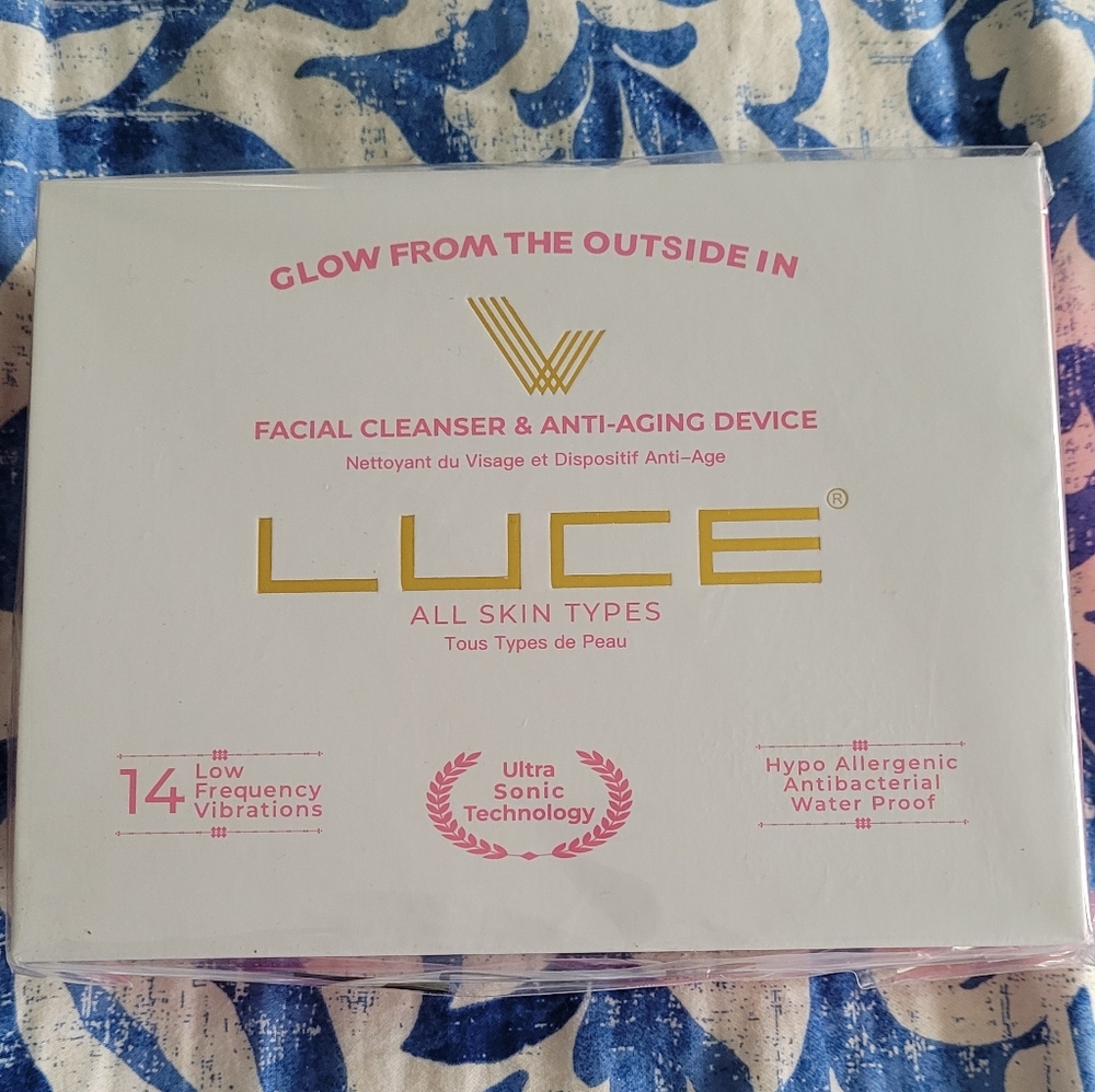 Luce Facial Cleansing Device